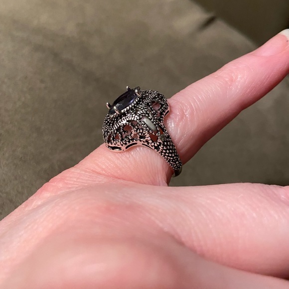 Vintage Antique Silver Amethyst Ring - Picture 6 of 9